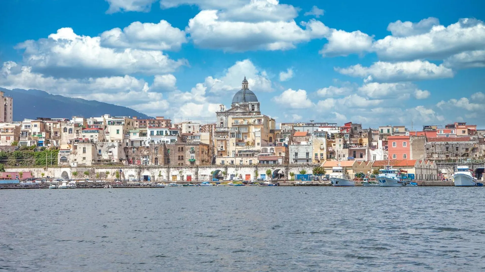 Stunning Apartment In Napoli With Wifi  Nápoles